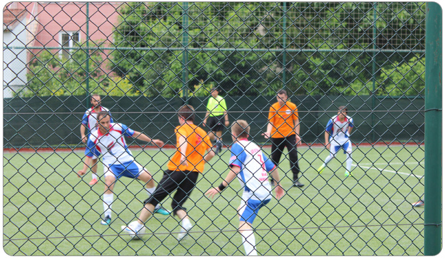 FSMVÜ Futbol Takımı Uni-League Turnuvası Yarı Finalde!