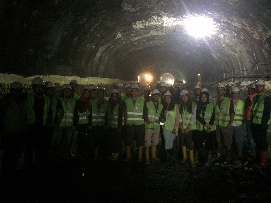 Kariyer Eğitim Merkezi ile Yapı ve İnşaat Kulübü işbirliğiyle Metro İnşaatına gezi düzenlendi.