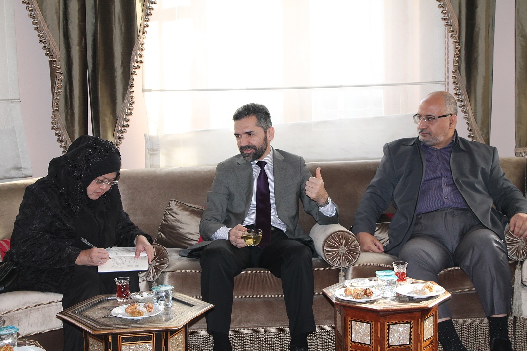 Malezya Uluslararası İslam Üniversitesi  ve Ekibi Enstitümüzü Ziyaret Etti