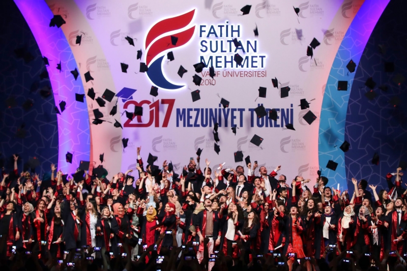 Üniversitemizde Mezuniyet Coşkusu
